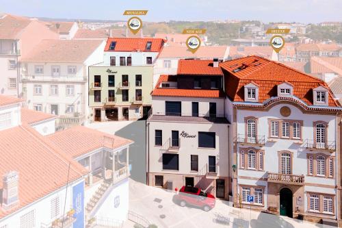 a rendering of a city with buildings and a car at Apartamentos Premium Familiares - Loft Guesthouse BeMyGuest Viseu in Viseu