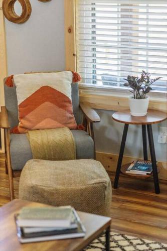 a living room with a chair and a table at ATV Trailer Parking/NEW/5 min to Natural Bridge in Campton