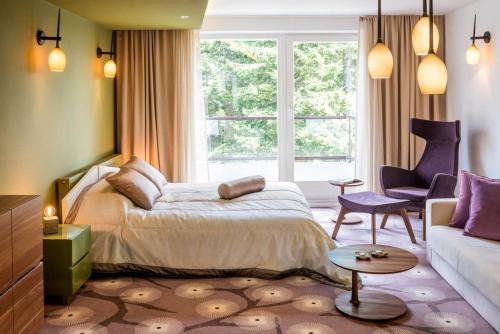 Postel nebo postele na pokoji v ubytování Metropolitan London, Marrakesh & Tokyo