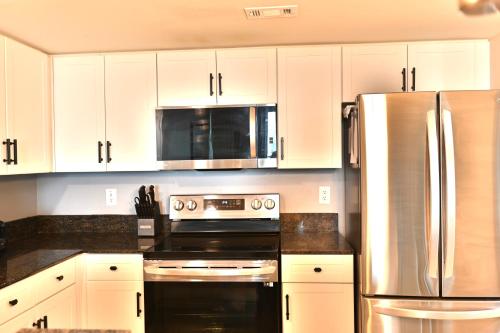 Oceanfront Paradise Sleeps 10 w Stunning Sunrises photo 40