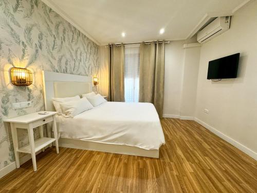 Postel nebo postele na pokoji v ubytování Hotel Plaza Mayor