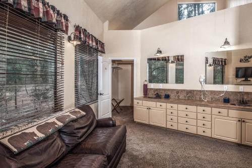 a living room with a couch and a sink at Upper Canyon Inn & Cabins in Ruidoso