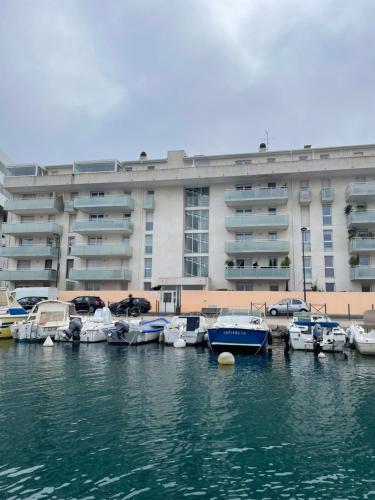 Appartement T2, climatisé, wifi, parking et piscine privés