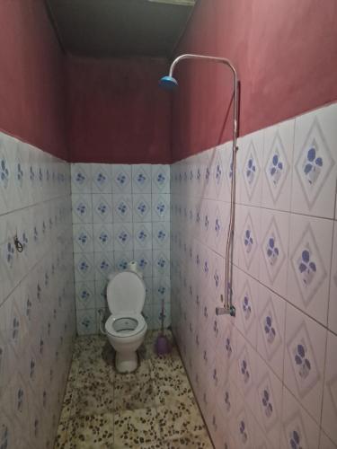 Vonios kambarys apgyvendinimo įstaigoje Mama Limbo