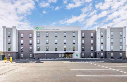 a large building with a parking lot in front of it at Extended Stay America Premier Suites - Greenville - Spartanburg - I-85 in Duncan