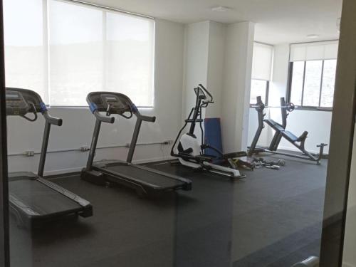 a gym with several exercise bikes in a room at Hermoso departamentos Central Antofagasta in Antofagasta