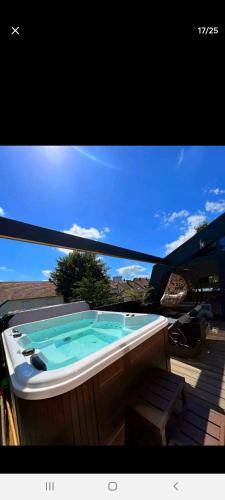 a swimming pool sitting on top of a deck at Superbe appartement avec jacuzzi, sauna et hammam, proche de Paris in Châtillon
