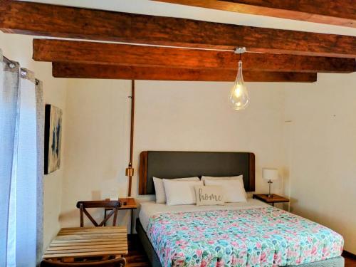 a bedroom with a bed and a wooden ceiling at Bello atardecer - hotel boutique in Tequisquiapan