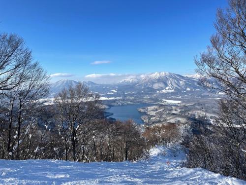 a view of a lake in the snow at マウンテンリゾート・マルガンタ Marganta in Madarao Kogen