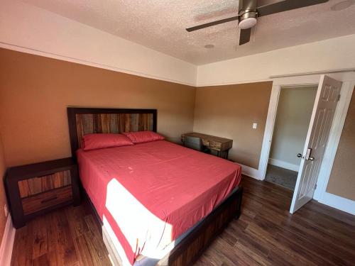 Ένα ή περισσότερα κρεβάτια σε δωμάτιο στο Furnished room in beautiful, updated house close to UC Berkeley