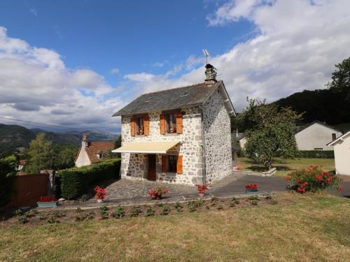 Gîte Vic-sur-Cère, 3 pièces, 4 personnes - FR-1-742-354