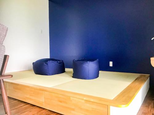 two blue pillows sitting on a bed in a room at Niruyakanaya BISE - Vacation STAY 36708v in Bise