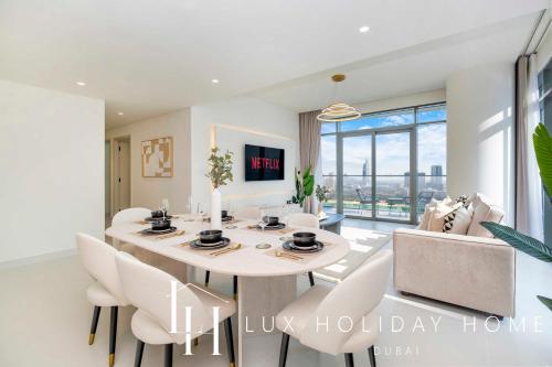 LUX The Marina Vista Beachfront Suite