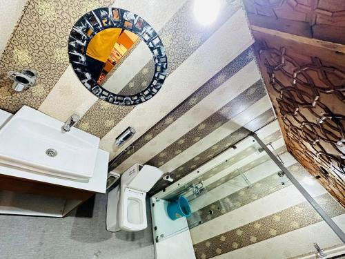 Ванная комната в The Hayat Group Of Houseboats