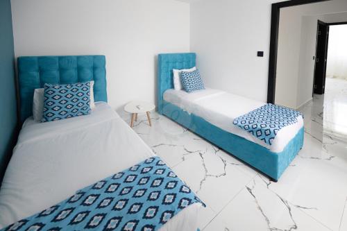 Una cama o camas en una habitación de O'Beach Boutique Studios