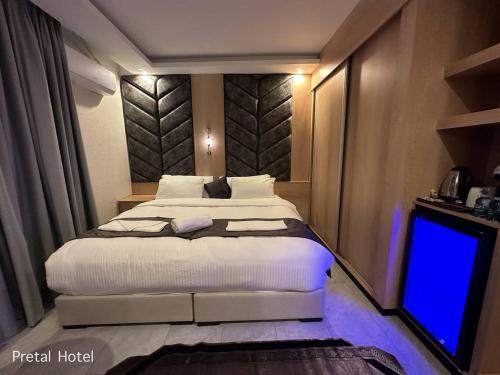 Ένα ή περισσότερα κρεβάτια σε δωμάτιο στο Pretal Hotel