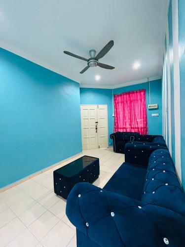 Ruang duduk di Homestay Ira Jaya - 4 Unit Rumah