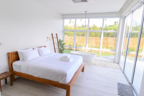 Cama o camas de una habitación en Gems Pool Villa Chanthaburi