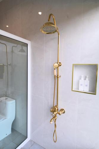 Un baño de Gems Pool Villa Chanthaburi