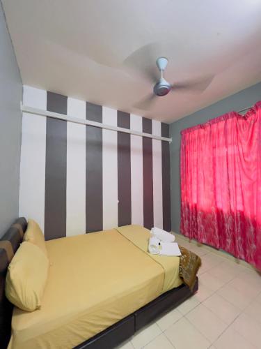 Katil atau katil-katil dalam bilik di Homestay Ira Jaya - 4 Unit Rumah