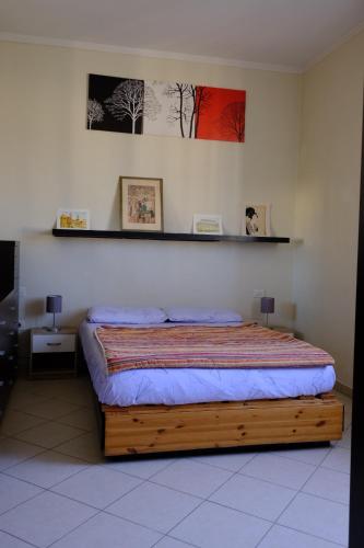 - une chambre avec un lit dans l'établissement House Near the Center!!, à Florence