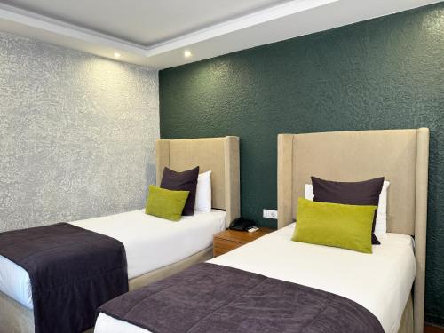 Un ou plusieurs lits dans un hébergement de l'établissement Sveo İstanbul Hotel