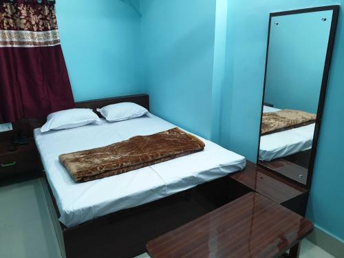 Кровать или кровати в номере OYO Hotel Ambika
