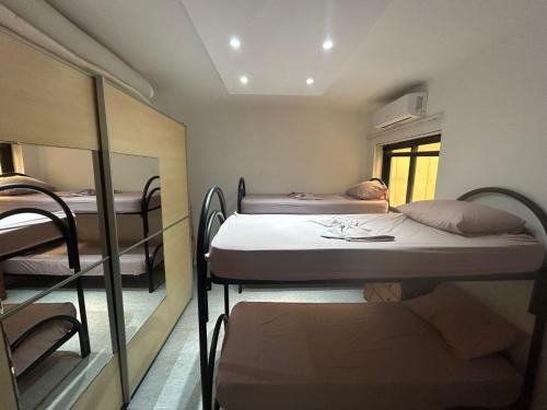 Gallery image of No 6 Poseidon Apartment in St. Julianʼs