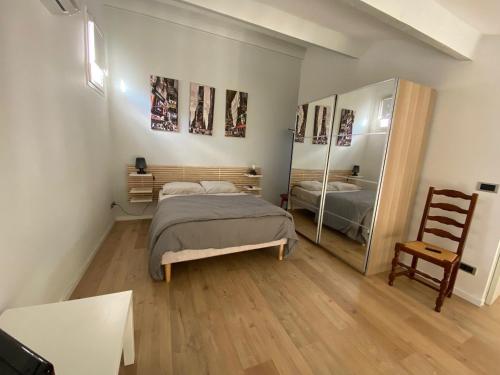 a bedroom with a bed and a mirror at Villa calme, terrasse, climatisée, près d'Obalia, proche mer, parking inclus, classée 3 étoiles - FR-1-503-174 in Balaruc-les-Bains