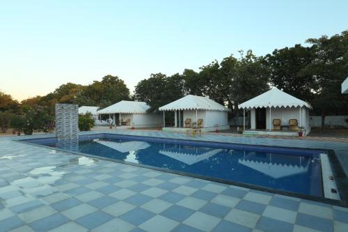 Bazén v ubytování Jawai Nature Stay Jawai nebo v jeho okolí