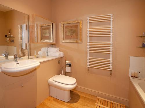 a bathroom with a toilet and a sink and a shower at 2 Bed in Harrogate HH073 in Harrogate
