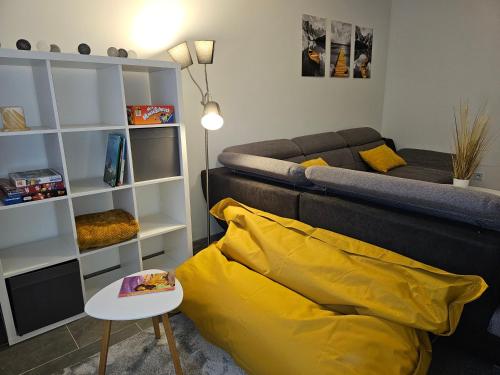 Ruang duduk di Warburg, FeWo "Sweet Home" 2,5 Zi- EG-separater Eingang - Parkplatz - Terasse- komfortabel,renoviert