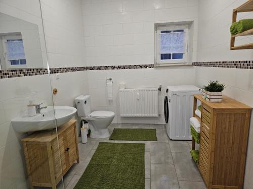 a bathroom with a sink and a toilet and a sink at Warburg FeWo "Sweet Home" 2,5 Zi, EG, separater Eingang, 82mq in Warburg