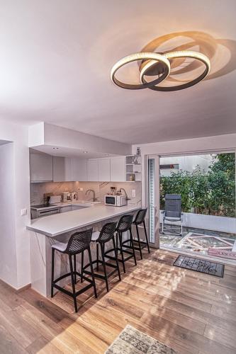 LIVAS Athens Voula garden bungalow