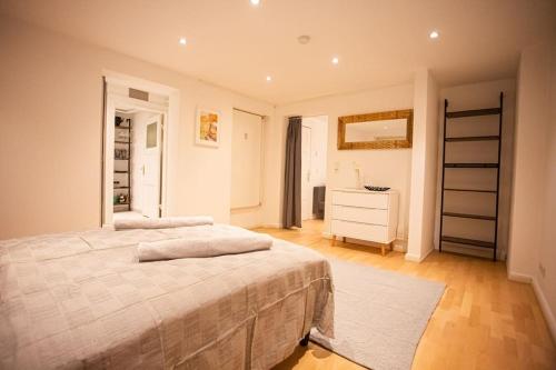 Ένα ή περισσότερα κρεβάτια σε δωμάτιο στο Nahe Stadt/Alster, Ruhig, Dart