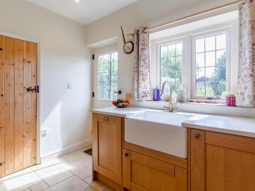 Φωτογραφία από το άλμπουμ του 3 Bed in Wroxham 78708 σε Honing