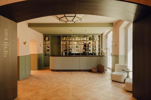 a lobby with a bar in the middle of a room at Hotel Zum Hirschen Salzburg in Salzburg