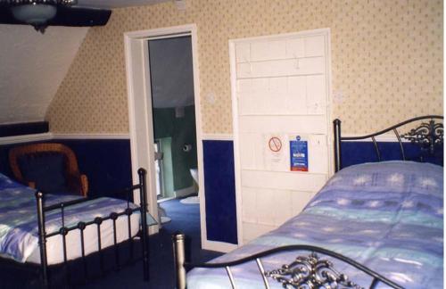 Una cama o camas en una habitación de Abbot's Haye