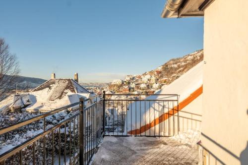 A balcony or terrace at Dinbnb Apartment I New high-end penthouse apt - Wine, Dine & Views