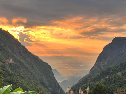 a view of a mountain valley at sunset at Tham Ma Chard ทำมะชาด in Ban Ko Doi Tung