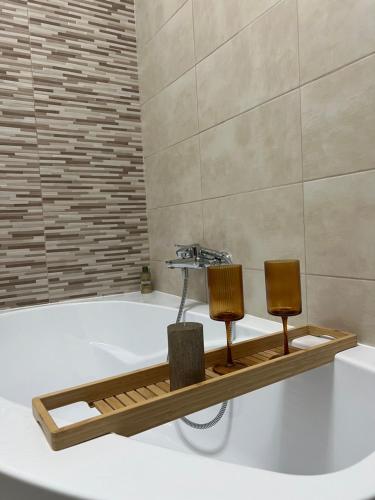 a bathroom with a bath tub with two chairs in it at Cloud 9 Studios in Piatra Neamţ
