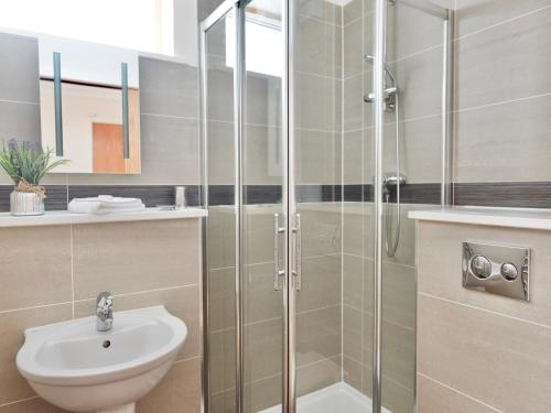 a bathroom with a shower and a toilet and a sink at Your Space Apartments - Byron House in Cambridge
