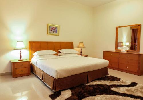 Postel nebo postele na pokoji v ubytování Karan Sharq for Hotel Apartments Company