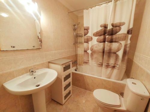 Kúpeľňa v ubytovaní Nerja Sun Apartments Casa Cipreses 8
