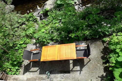 an overhead view of a wooden bench in a garden at Maison Riviére in Monschau