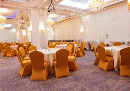 Restaurace v ubytování Karan Sharq for Hotel Apartments Company