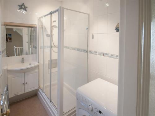 Bilik mandi di 2 Bed in Aberdovey DY017