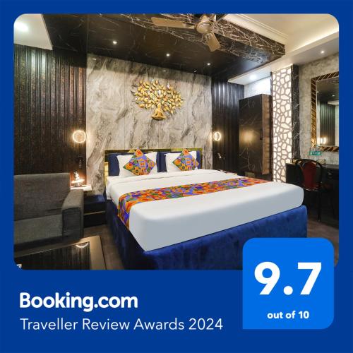 a hotel room with a bed and a couch at FabExpress Greenstar Inn - Bhubaneswar Airport in Bhubaneshwar