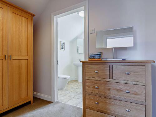 a bathroom with a wooden dresser and a toilet at 2 Bed in Torquay 82540 in Torquay