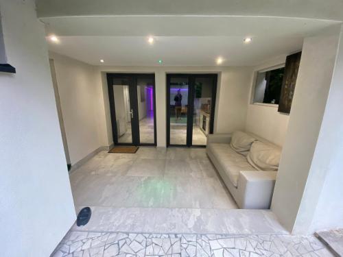 Photo de la galerie de l'établissement Appartement Lyon dans maison calme, à Feyzin